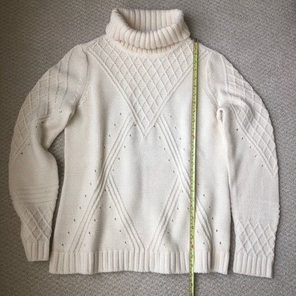 Cream Sweater Size L Like New - Picture 3 of 6